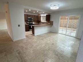 8359 Deering Avenue, Canoga Park (los Angeles) CA 91304