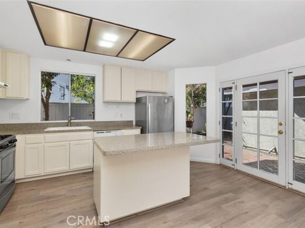 565 Springbrook, Irvine CA 92614