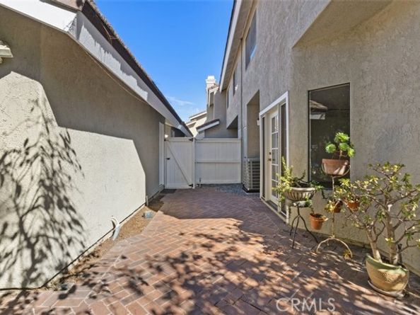 565 Springbrook, Irvine CA 92614