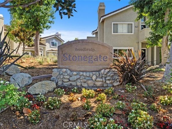 565 Springbrook, Irvine CA 92614