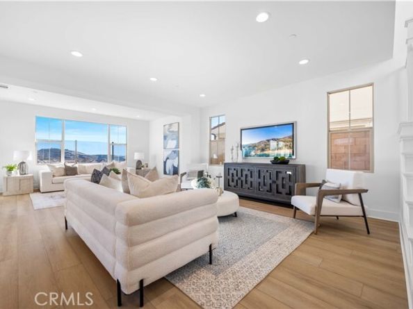 230 collino, Irvine CA 92602