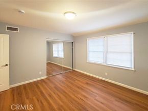 22201 Schoolcraft, Canoga Park (los Angeles) CA 91303