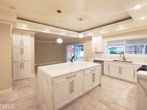 22201 Schoolcraft, Canoga Park (los Angeles) CA 91303