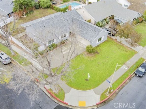 22201 Schoolcraft, Canoga Park (los Angeles) CA 91303