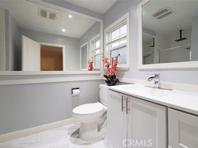 22201 Schoolcraft, Canoga Park (los Angeles) CA 91303