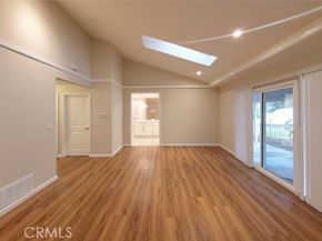 22201 Schoolcraft, Canoga Park (los Angeles) CA 91303