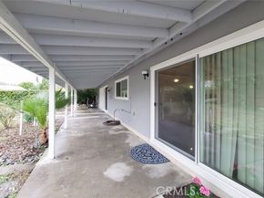 22201 Schoolcraft, Canoga Park (los Angeles) CA 91303