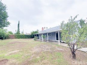 22201 Schoolcraft, Canoga Park (los Angeles) CA 91303