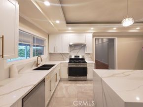 22201 Schoolcraft, Canoga Park (los Angeles) CA 91303