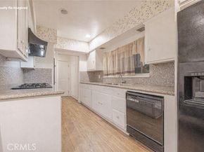 8523 Lindley Avenue, Northridge (los Angeles) CA 91325