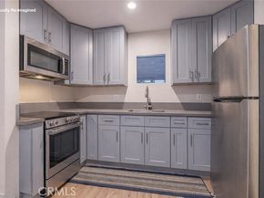 8523 Lindley Avenue, Northridge (los Angeles) CA 91325