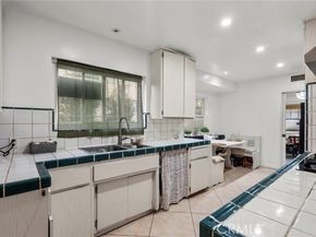 9253 Hayvenhurst Avenue, North Hills (los Angeles) CA 91343