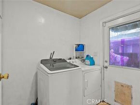 9253 Hayvenhurst Avenue, North Hills (los Angeles) CA 91343