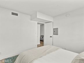 5400 Newcastle 12, Encino (los Angeles) CA 91316