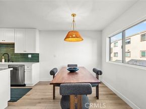 5400 Newcastle 12, Encino (los Angeles) CA 91316