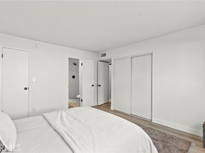 5400 Newcastle 12, Encino (los Angeles) CA 91316