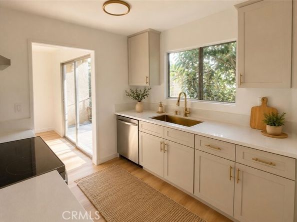 933 N Cedar 14, Inglewood CA 90302