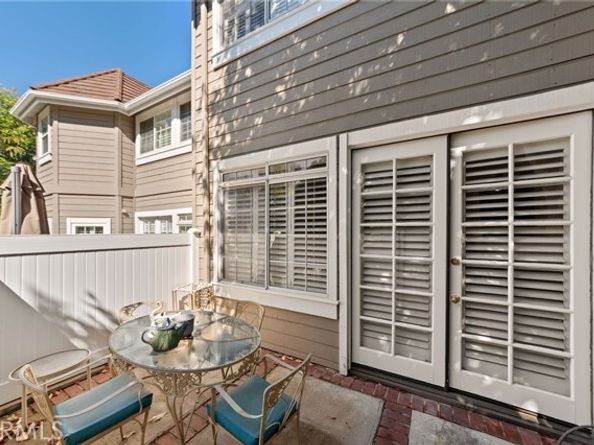 20950 Oxnard Street 54, Woodland Hills (los Angeles) CA 91367