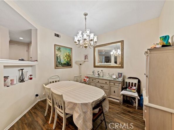 20950 Oxnard Street 54, Woodland Hills (los Angeles) CA 91367