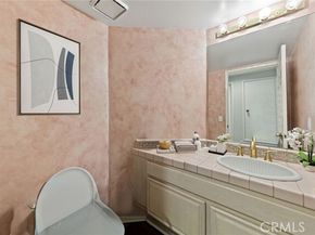 20950 Oxnard Street 54, Woodland Hills (los Angeles) CA 91367