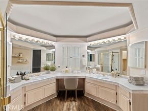 20950 Oxnard Street 54, Woodland Hills (los Angeles) CA 91367