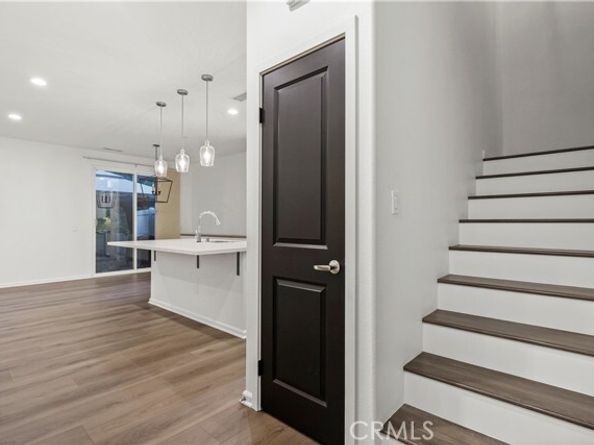 7619 N Patriot Way, Van Nuys (los Angeles) CA 91405