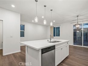 7619 N Patriot Way, Van Nuys (los Angeles) CA 91405