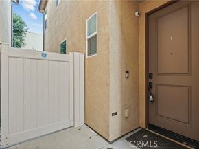 7619 N Patriot Way, Van Nuys (los Angeles) CA 91405