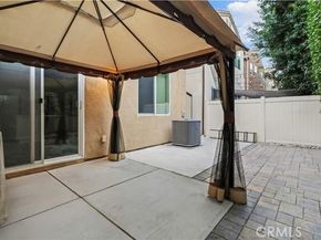 7619 N Patriot Way, Van Nuys (los Angeles) CA 91405