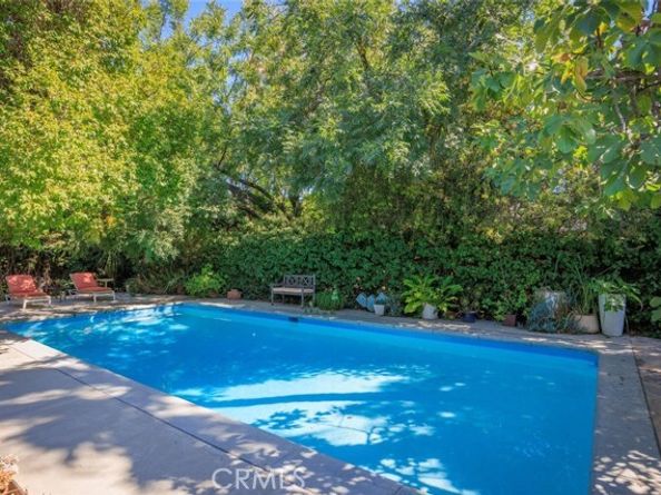 17610 Chase Street, Northridge (los Angeles) CA 91325
