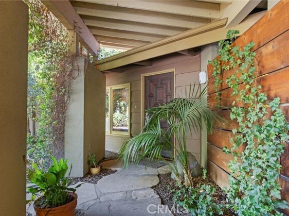 17610 Chase Street, Northridge (los Angeles) CA 91325