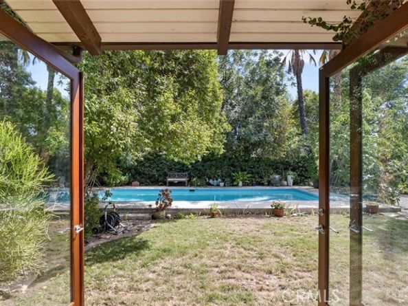 17610 Chase Street, Northridge (los Angeles) CA 91325