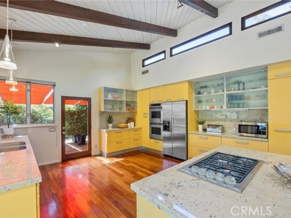 17610 Chase Street, Northridge (los Angeles) CA 91325