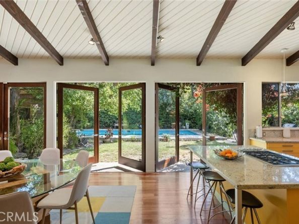 17610 Chase Street, Northridge (los Angeles) CA 91325