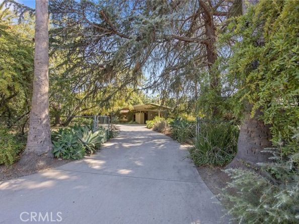 17610 Chase Street, Northridge (los Angeles) CA 91325