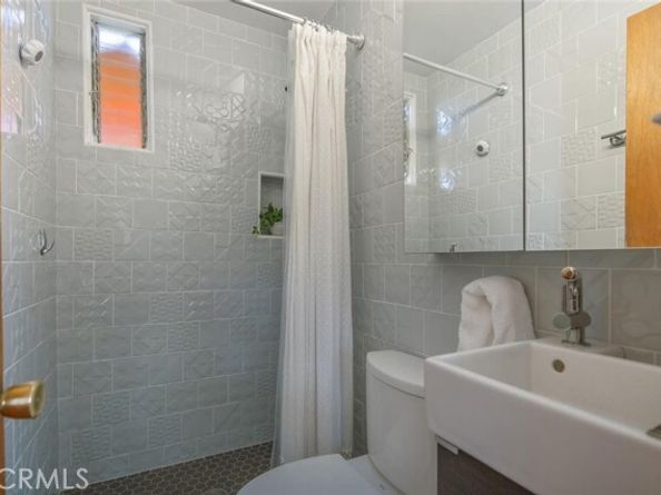 17610 Chase Street, Northridge (los Angeles) CA 91325