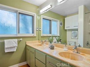 17610 Chase Street, Northridge (los Angeles) CA 91325