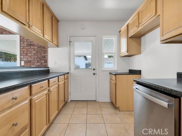 8547 Tampa Avenue, Northridge (los Angeles) CA 91324