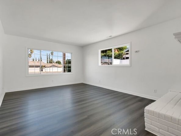 8547 Tampa Avenue, Northridge (los Angeles) CA 91324