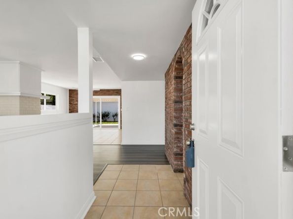 8547 Tampa Avenue, Northridge (los Angeles) CA 91324