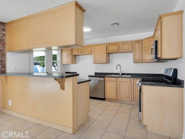 8547 Tampa Avenue, Northridge (los Angeles) CA 91324