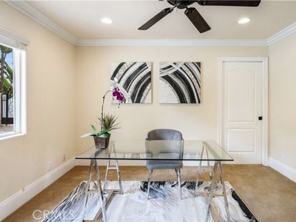19554 Wells Drive, Tarzana (los Angeles) CA 91356