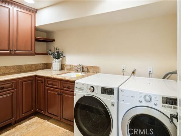 19554 Wells Drive, Tarzana (los Angeles) CA 91356