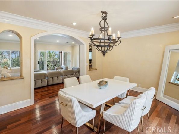 19554 Wells Drive, Tarzana (los Angeles) CA 91356