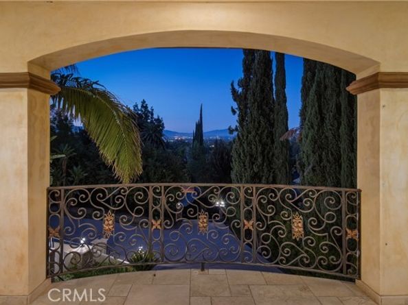 19554 Wells Drive, Tarzana (los Angeles) CA 91356
