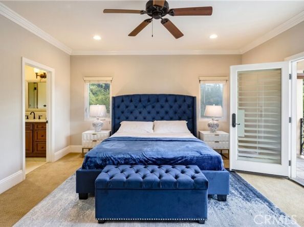 19554 Wells Drive, Tarzana (los Angeles) CA 91356