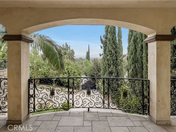 19554 Wells Drive, Tarzana (los Angeles) CA 91356
