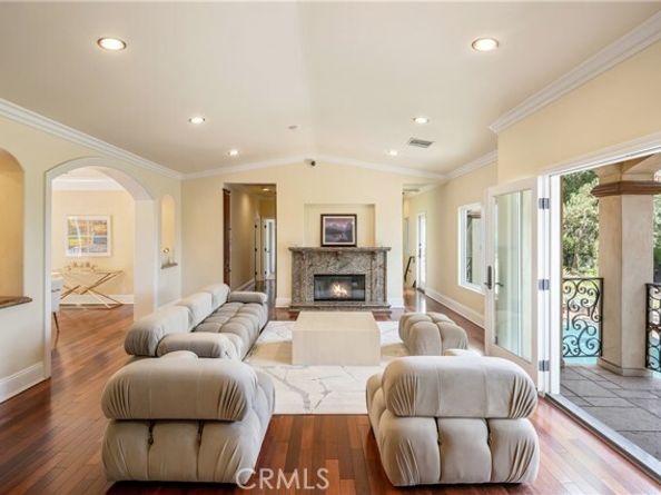 19554 Wells Drive, Tarzana (los Angeles) CA 91356