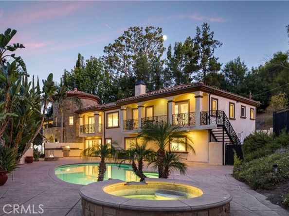 19554 Wells Drive, Tarzana (los Angeles) CA 91356