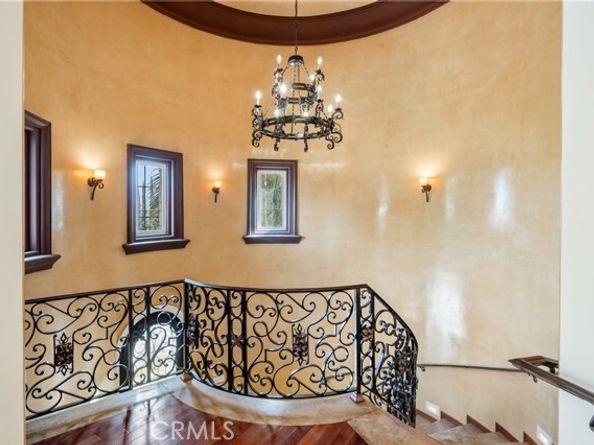 19554 Wells Drive, Tarzana (los Angeles) CA 91356
